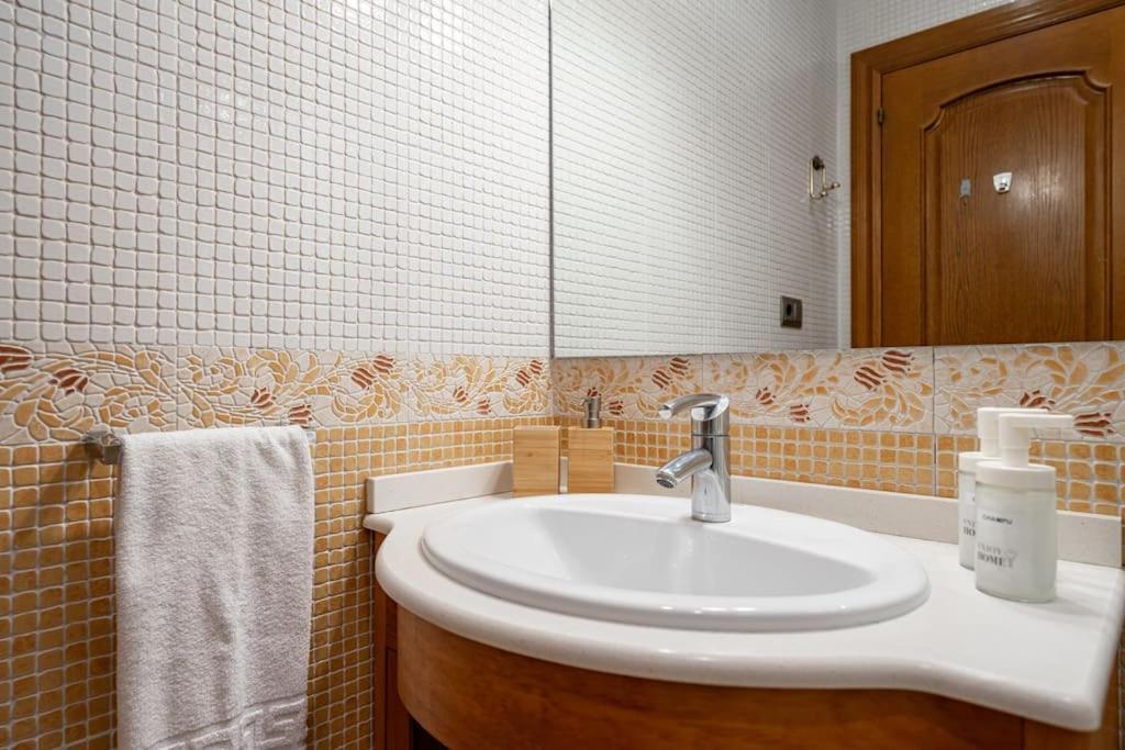 Apartamento La Joya Хихон Екстериор снимка
